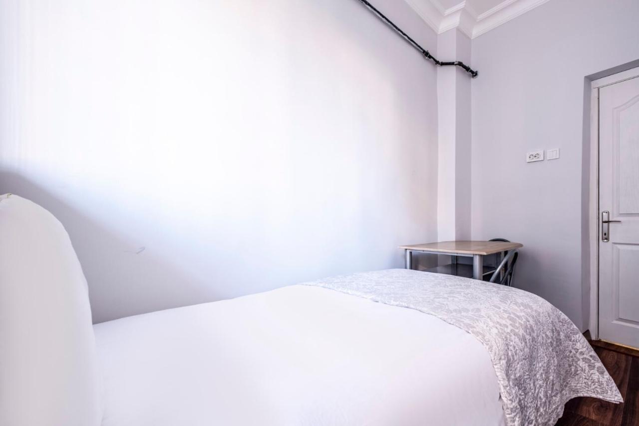 Sleek Flat 50 M To Bull Statue In Kadikoy Apartamento Estambul Exterior foto