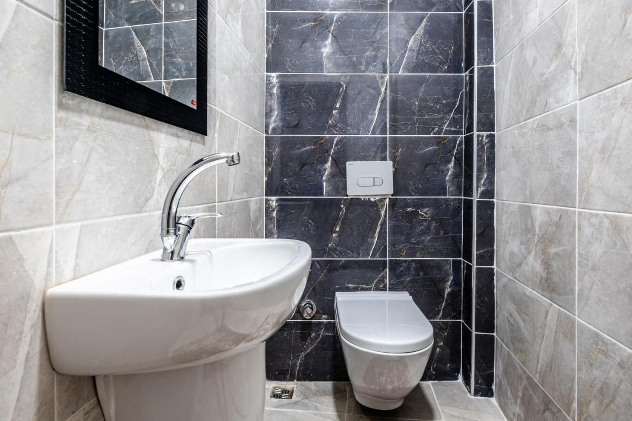 Sleek Flat 50 M To Bull Statue In Kadikoy Apartamento Estambul Exterior foto